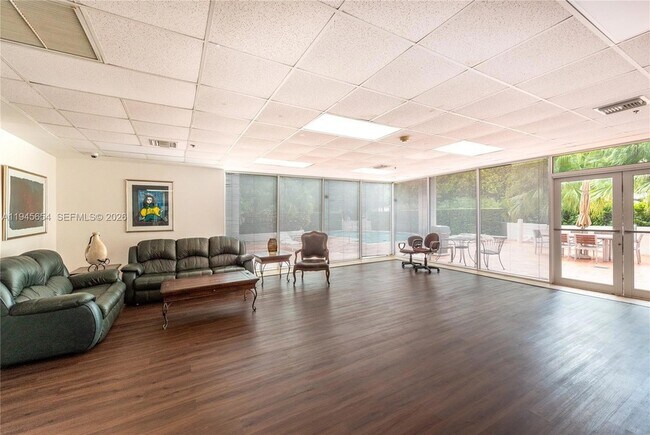 Building Photo - 2400 SW 3rd Ave