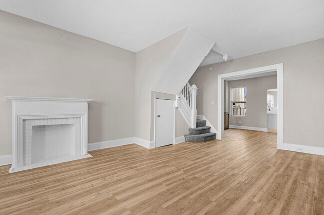 Building Photo - Charming 3-Bedroom with High Ceilings & Modern Updates