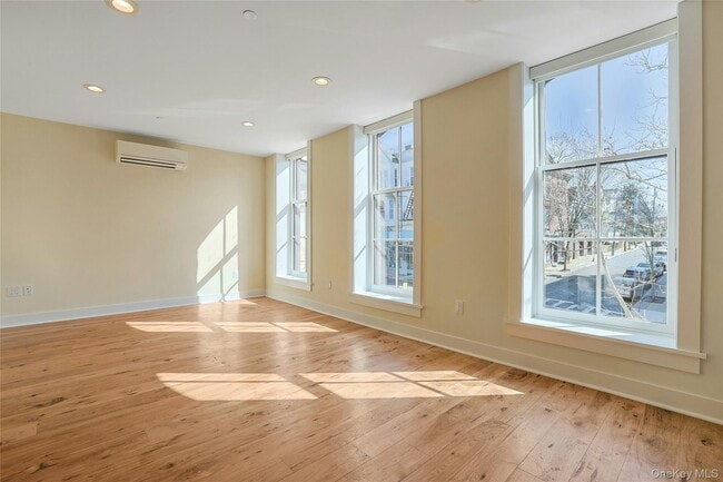 Building Photo - 19 Main St