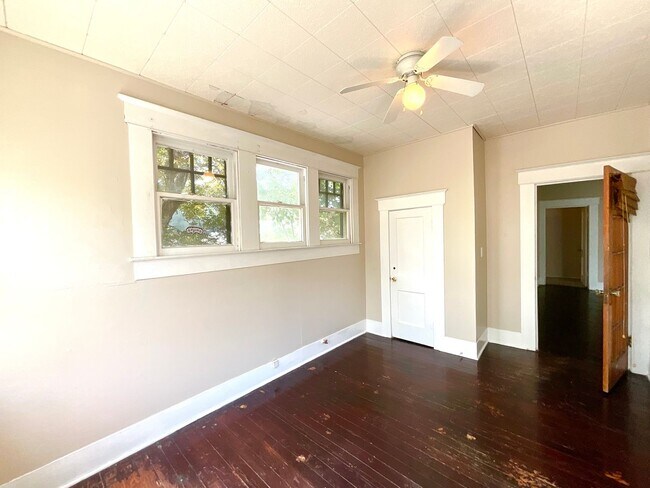 Building Photo - 810 W Magnolia Ave