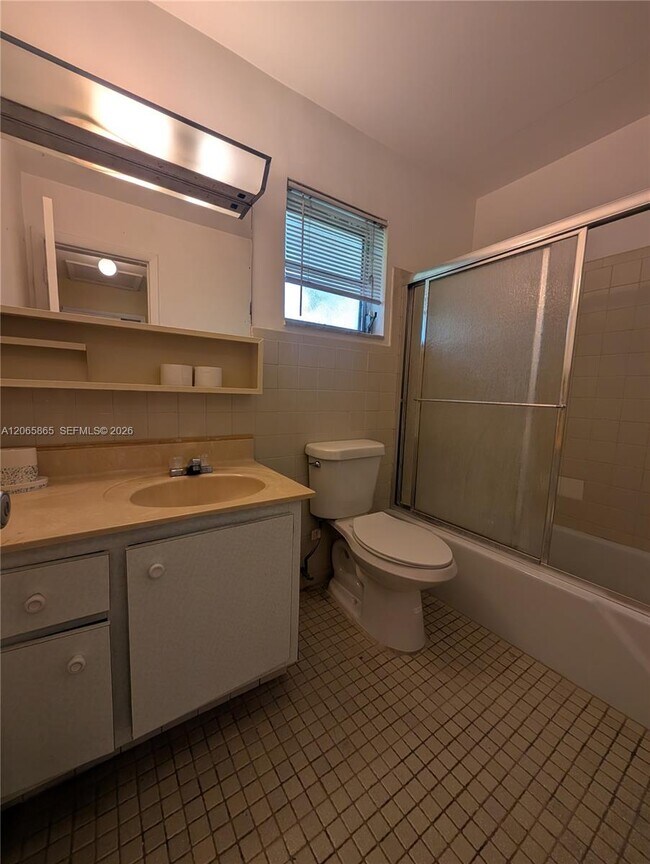 Building Photo - 900 Tallwood Ave