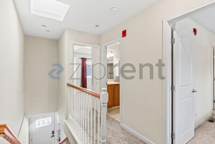 Building Photo - Unit 9