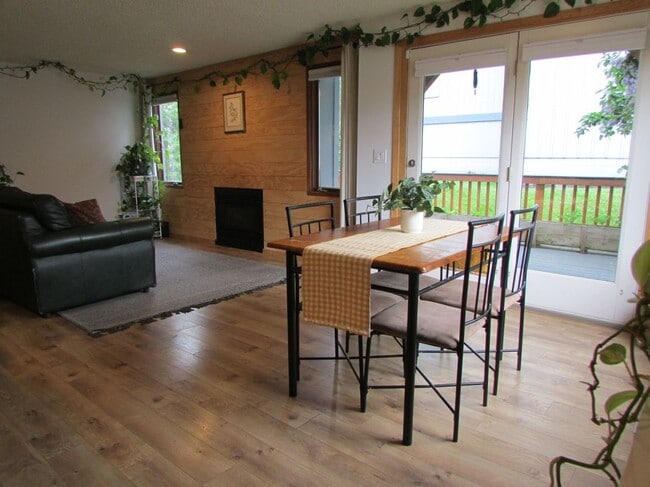 Building Photo - 2250 Sentry Dr