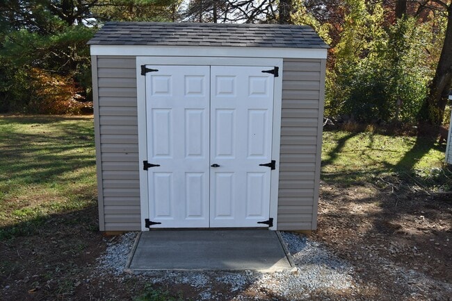 Building Photo - Mobile Home