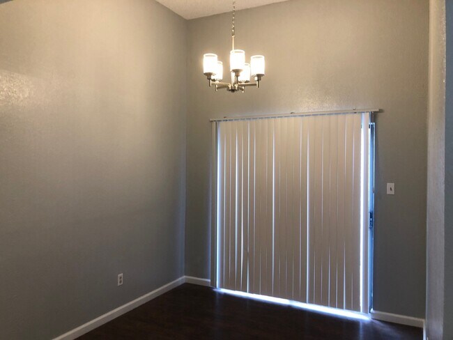 Building Photo - 3/2/2 Great neighborhood!  Move in Ready!