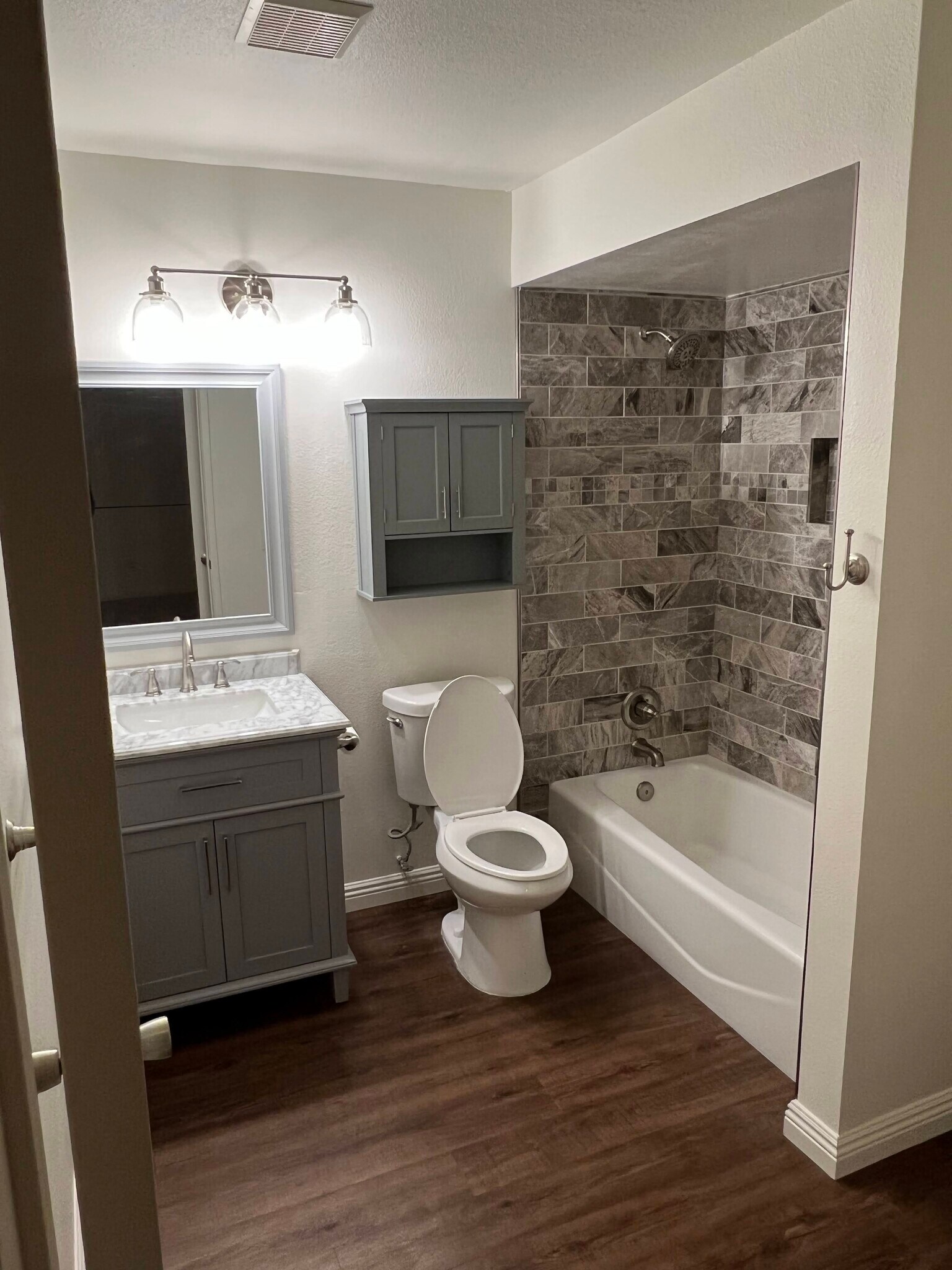 Master Bath - 9861 Caspi Gardens Dr