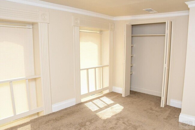 Building Photo - 2118 Strand St