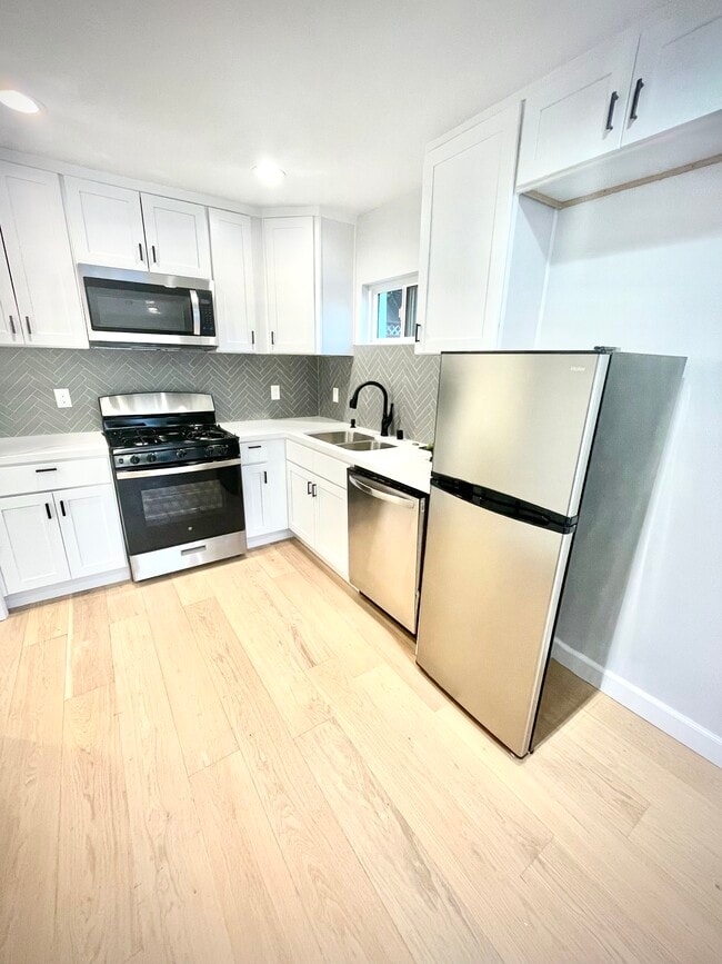 Building Photo - 1847 Stearns Dr