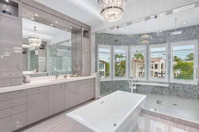 Building Photo - 863 Enfield St