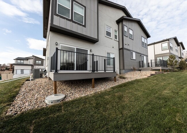 Building Photo - 2 Bedroom Luxury townhome