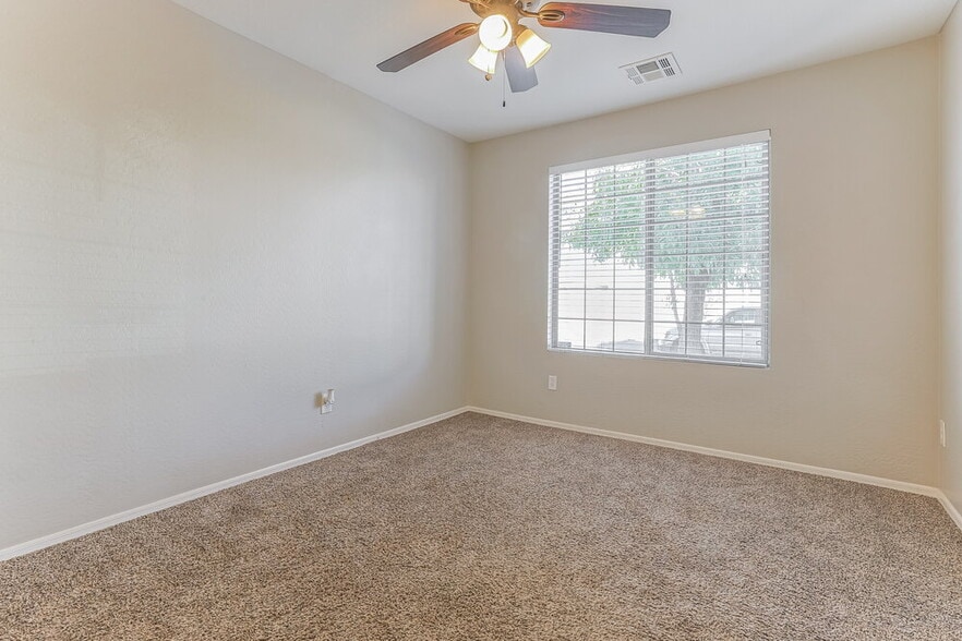 Building Photo - 1465 E Daniella Dr