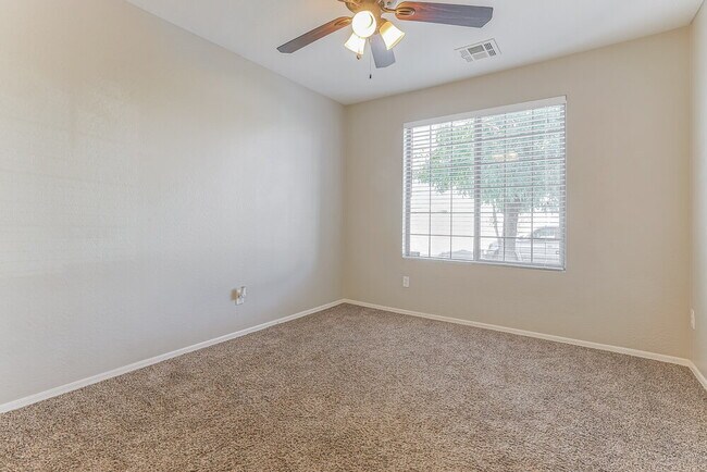 Building Photo - 1465 E Daniella Dr