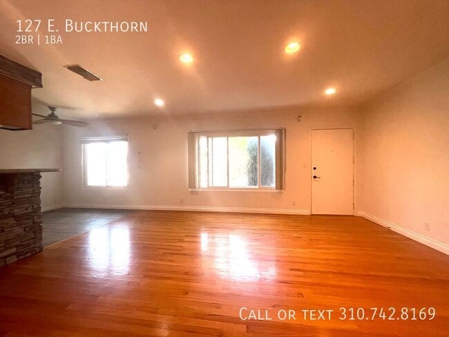 Building Photo - 127 E. Buckthorn-