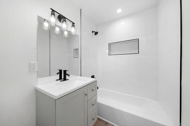 Building Photo - 4920 Solola Ave