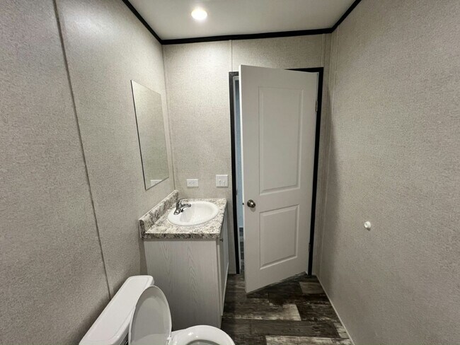 Building Photo - 69 Tower Manor Cir E