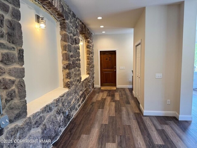 Building Photo - 3884 PA-115