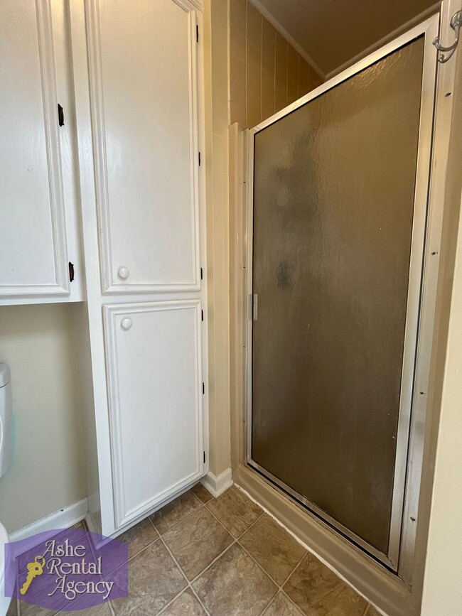 Building Photo - Charming 3bd/2ba House In West Jefferson