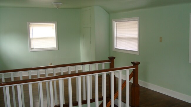 Building Photo - 18 W 80th St