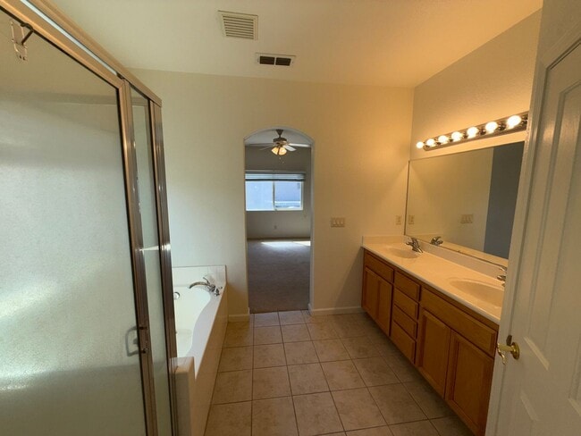 Building Photo - 6220 Orchard Hill Way