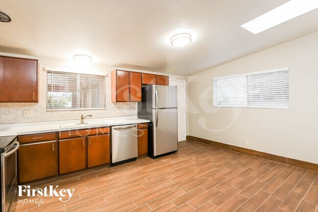 Building Photo - 8940 E Pine Valley Dr