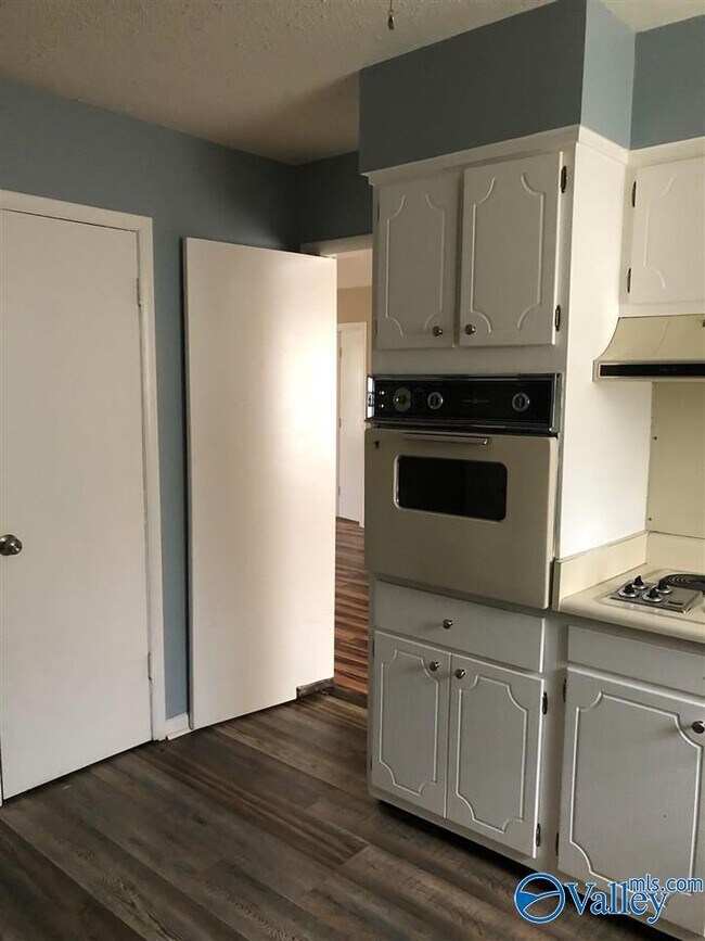 Building Photo - 8204 Willowbrook Cir SE