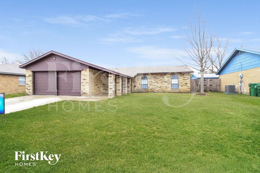 Building Photo - 2509 E Williamsburg Manor