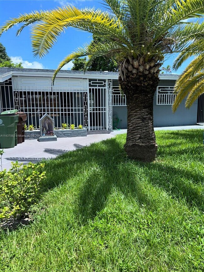 Building Photo - 5891 W 9th Ln