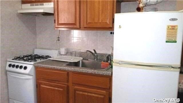 Building Photo - 67-25 Dartmouth St