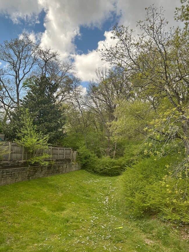 Building Photo - 815 Poindexter Ave