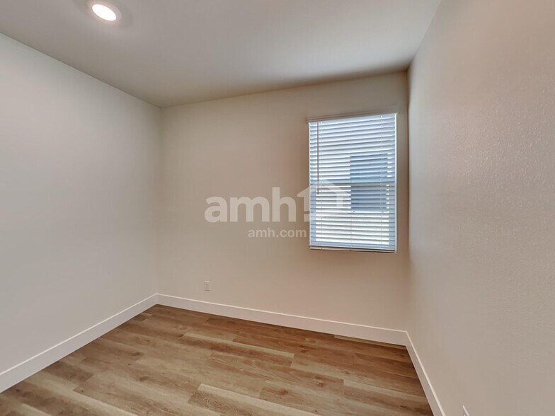 Building Photo - 501 Speckled Orchid Pl