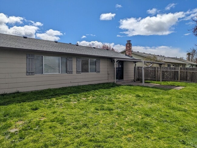Building Photo - 1613 River Rock Dr NE
