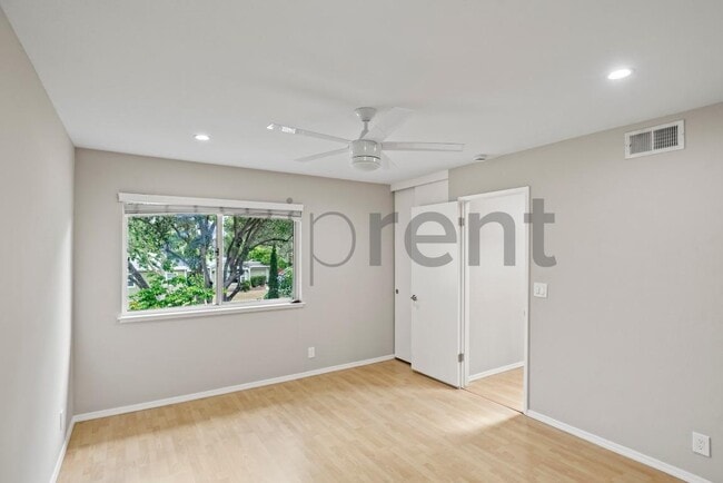 Building Photo - Unit