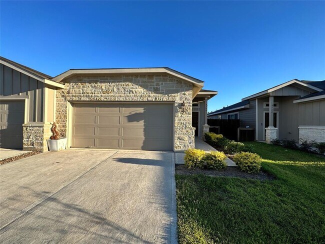 Building Photo - 9732 Grosbeak Ln