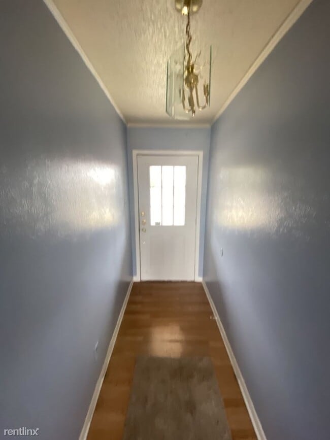 Building Photo - 3 br, 1.5 bath House - 1408 Hammond Dr e.g...