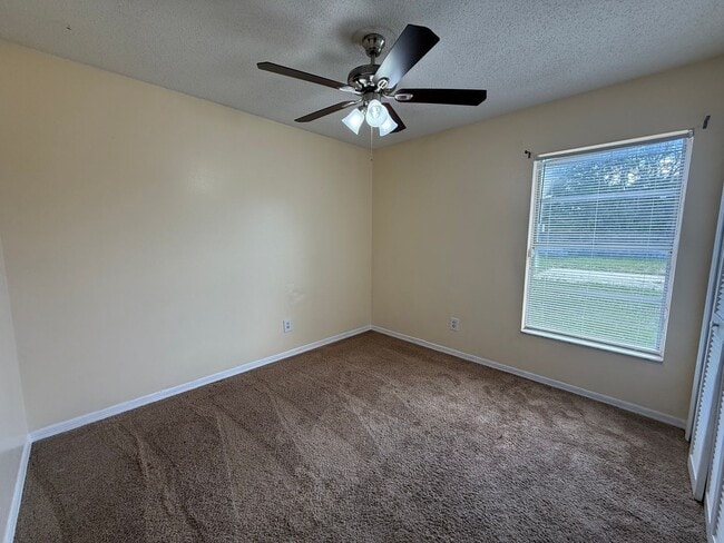Building Photo - 4712 Dandelion Dr