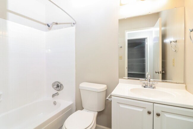 Building Photo - 20 Briar Gate Ln