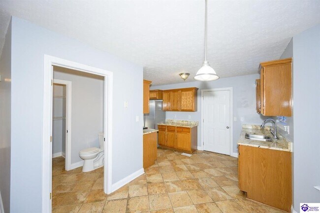 Building Photo - 611 Flushing Meadows Dr