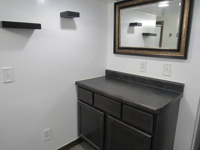 Building Photo - 5022 N Belmont Pl