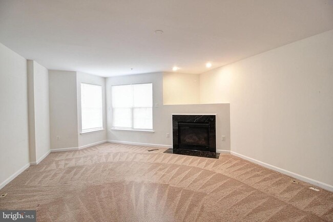 Building Photo - 607 Cawley Dr