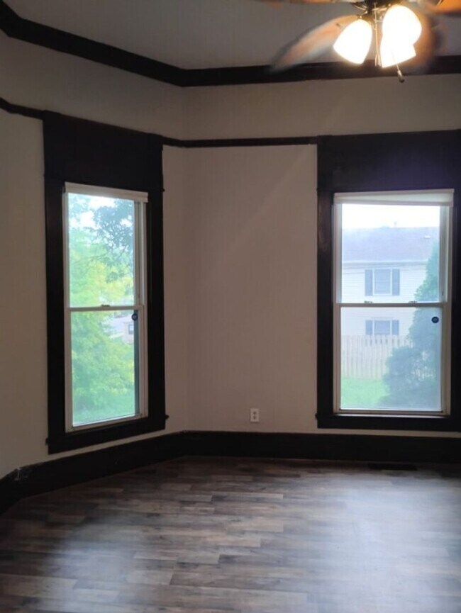 Building Photo - 4 Bd 2 Ba Single Family Home for Rent