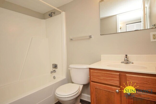 Building Photo - Gorgeous 2 Bedroom Condo At Finisterra!