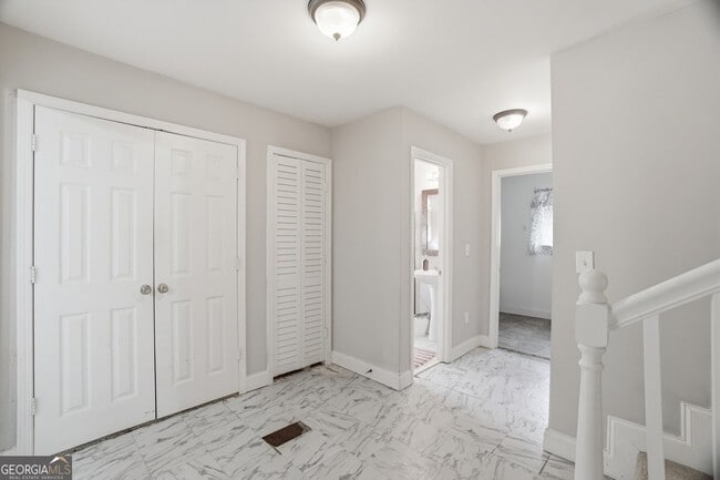Building Photo - 3951 Oak Field Dr