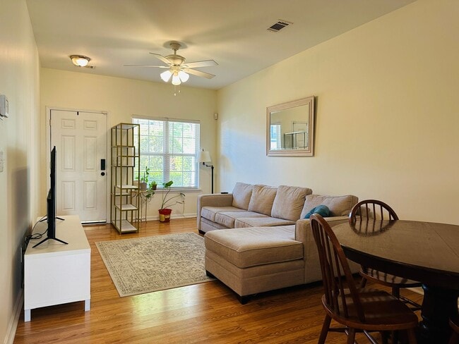 Building Photo - Two bedroom townhome with one car garage