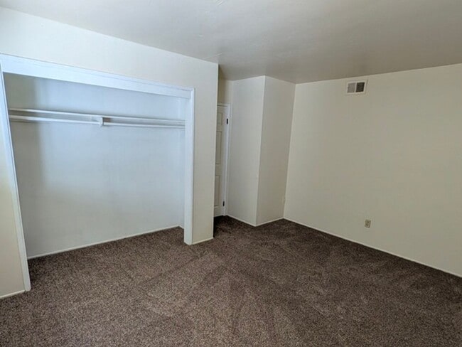 Building Photo - 5209 Hewlett Dr