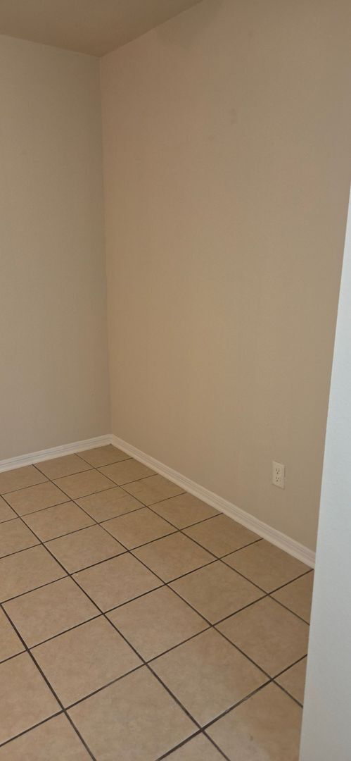 Building Photo - 809 Leifester Cir