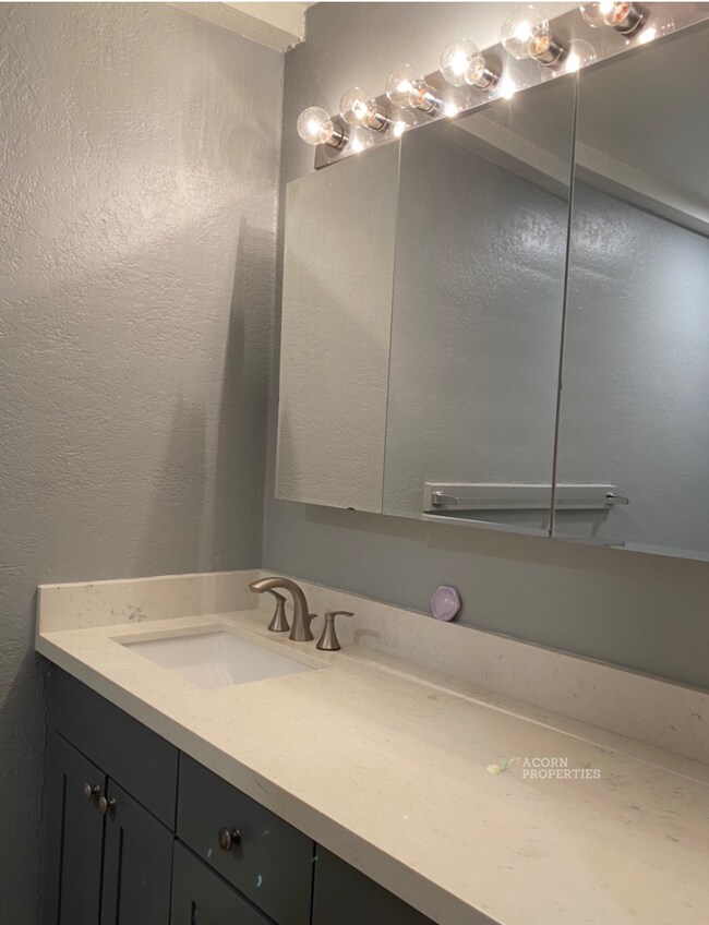 Building Photo - 1199 SE 9th Ave