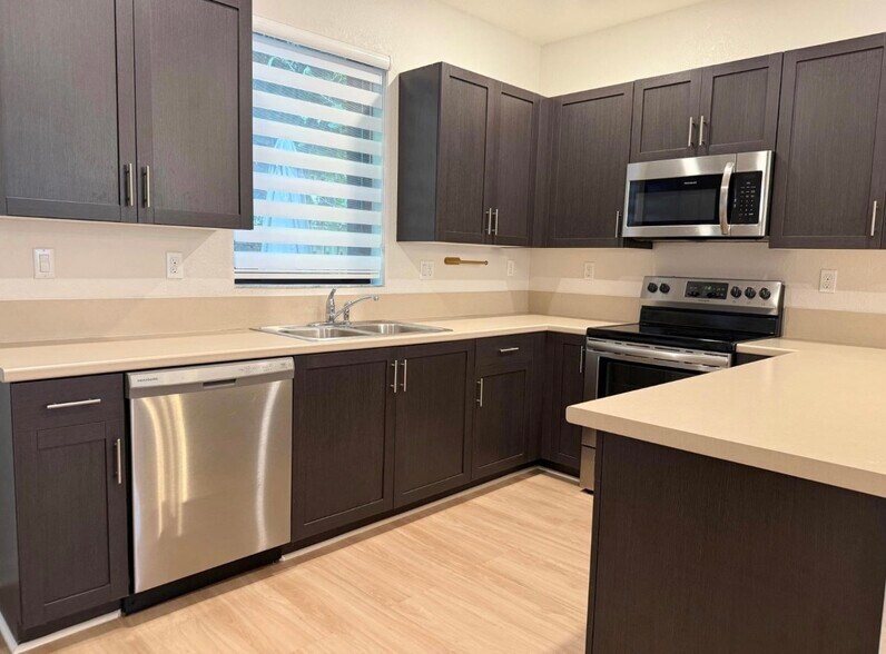 Building Photo - 378 NE 47th Pl