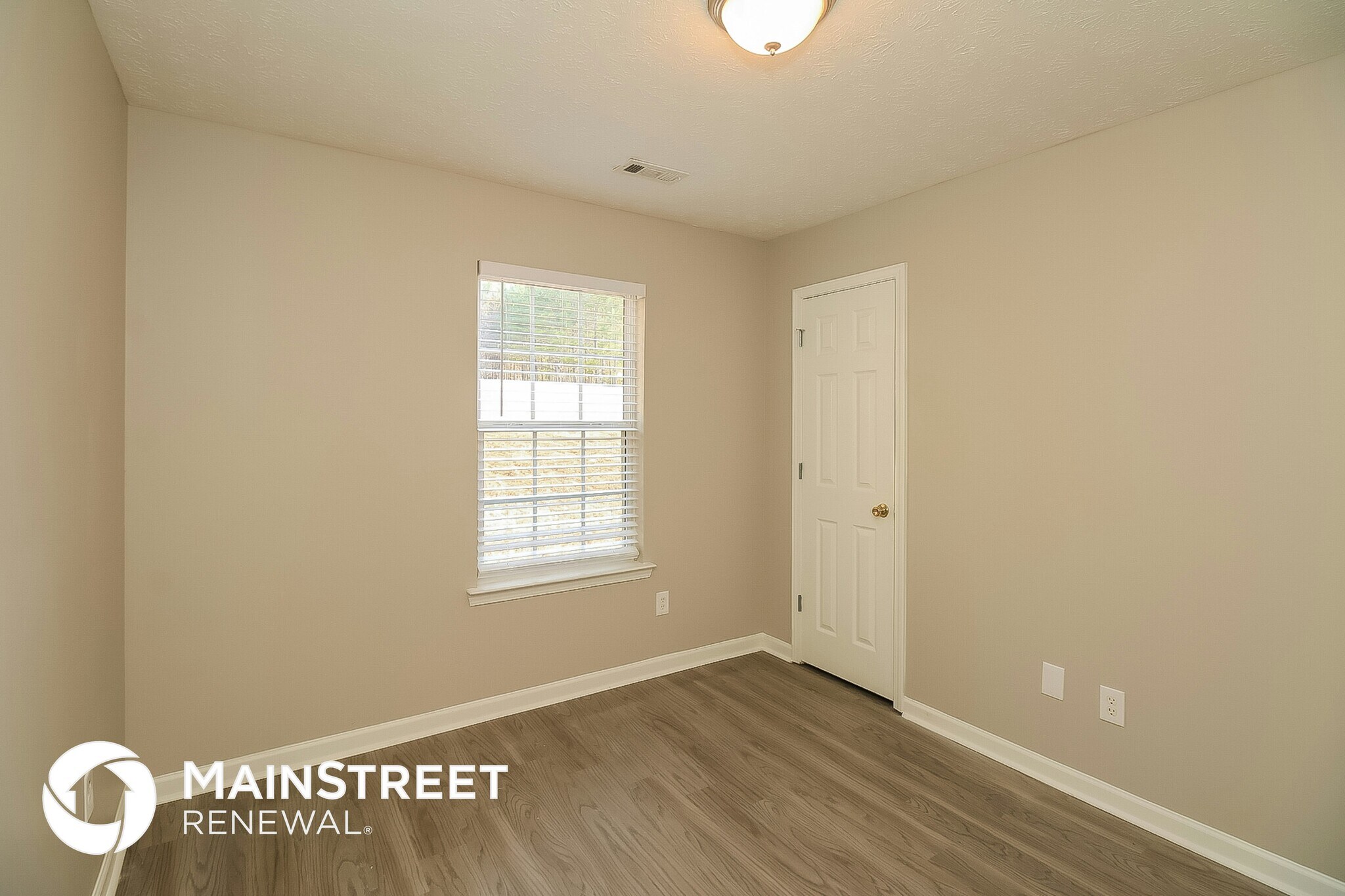 Building Photo - 7 Mineral Springs Ct