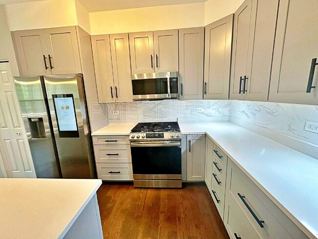 Building Photo - 5682 Cambridge Way