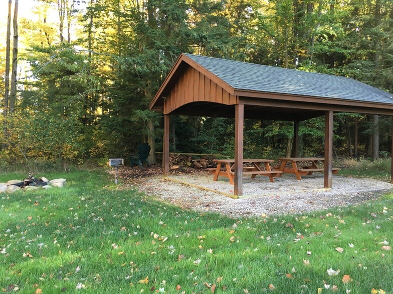 pavilion for all tenants - 8333 Edinboro Rd